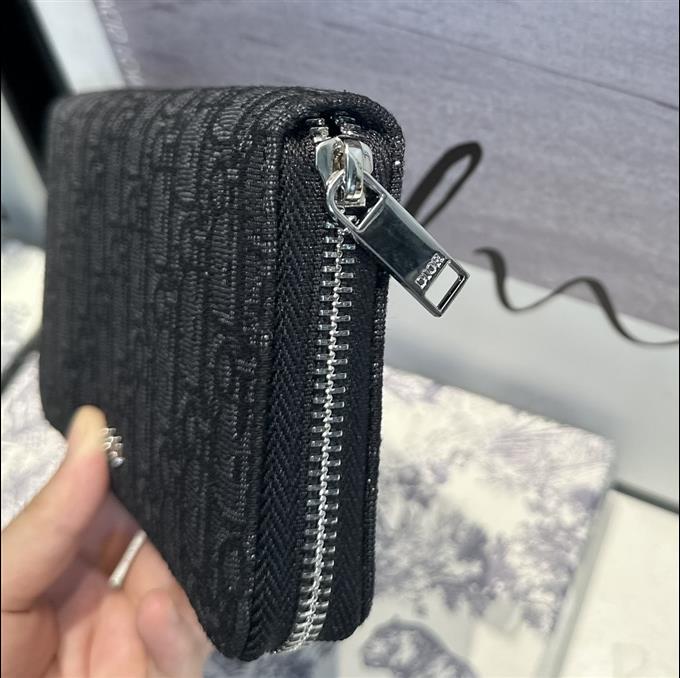 2025228Y 210P182141906